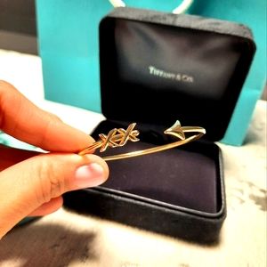 Paloma Picasso Graffiti collection "Arrow XX" wire bracelet in 18k rose gold